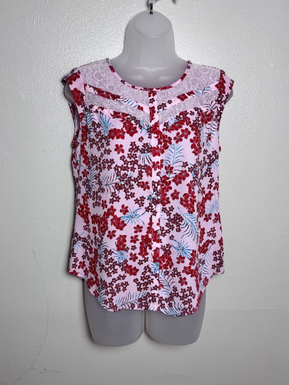Floral Sleeveless Blouse Lace Yoke Keyhole Back Career Casual Cottagecore